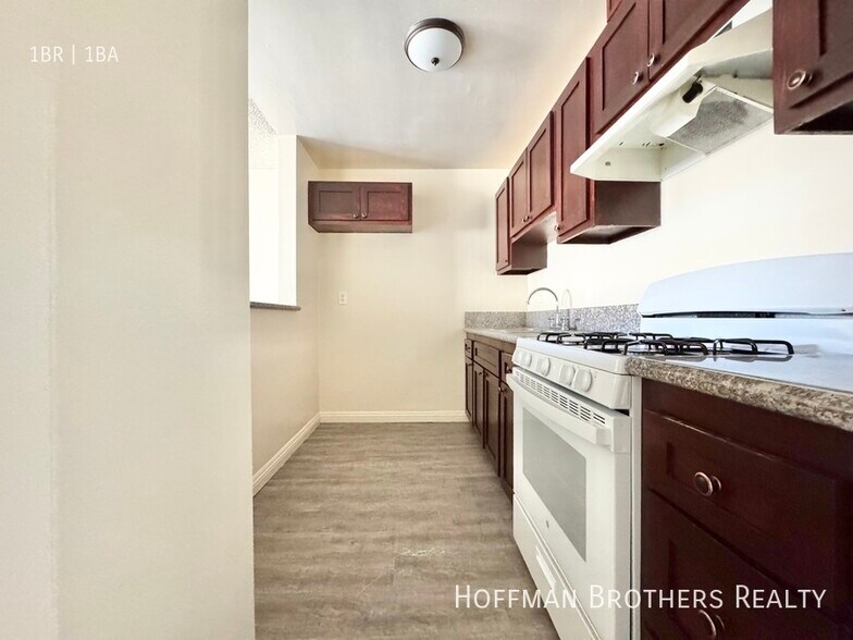 Building Photo - 20339 Saticoy St