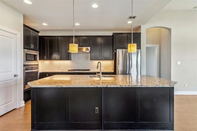 Building Photo - 283 Dayridge Dr