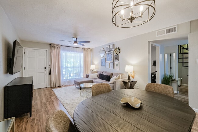 Building Photo - 2507 Montrose Blvd