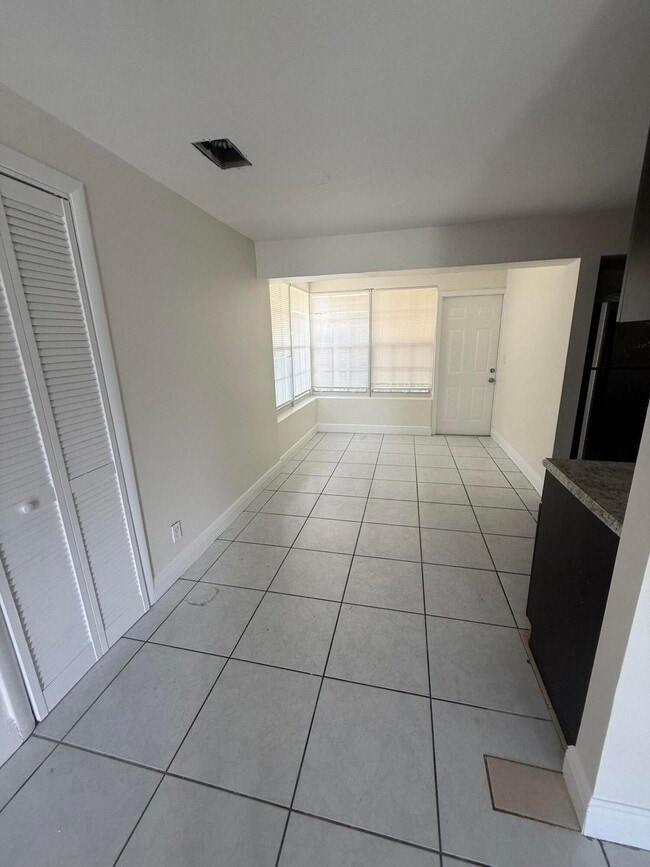 Building Photo - 5698 Gramercy Dr