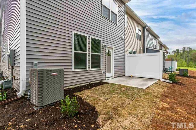 Building Photo - 2034 Chipley Dr