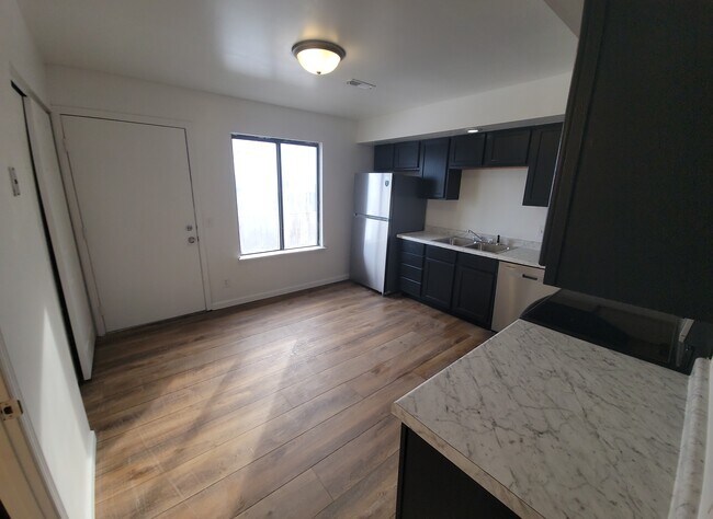 Building Photo - 1901 Nancy Ct