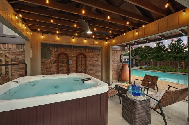 Building Photo - 328 Shawnee Trail