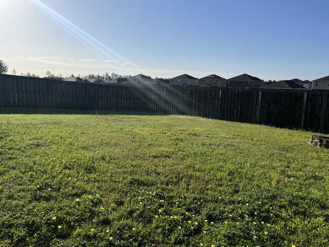 Building Photo - 671 Teal St