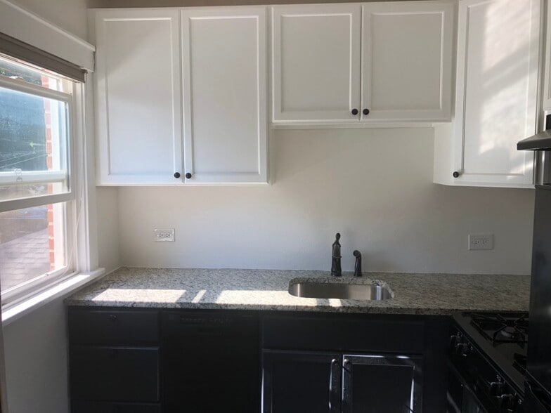 Building Photo - 513 Terry St