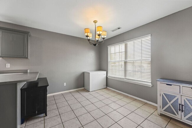 Building Photo - Spacious 3-Bedroom Home in Bentonville’s E...