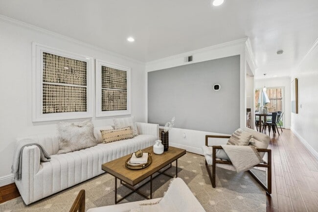 Building Photo - 646 S Ahwanee Terrace