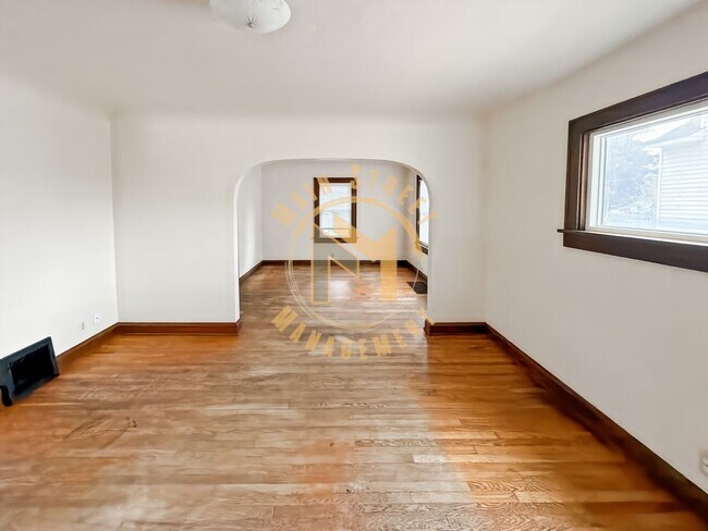 Building Photo - 520 N Henry St