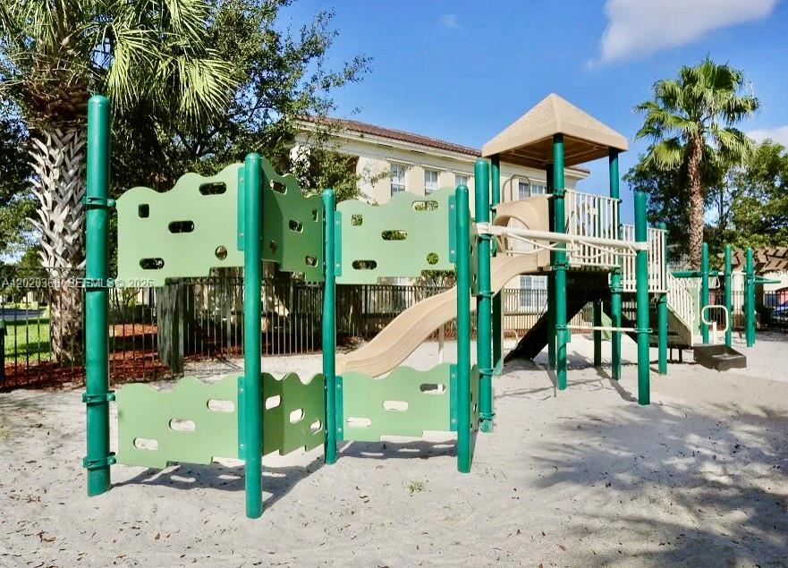 Building Photo - 2548 Centergate Dr