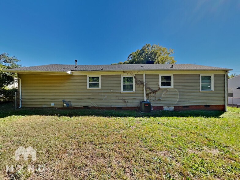 Building Photo - 3026 Bellaire Dr