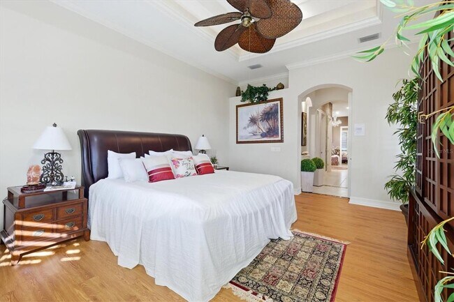 Building Photo - 1007 3rd St E