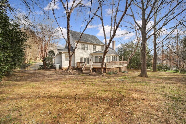Building Photo - Spacious Four Bedroom Home!