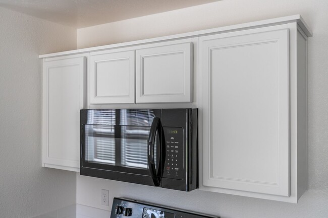 Building Photo - Beautiful 3 Bedroom Townhome for Lease!