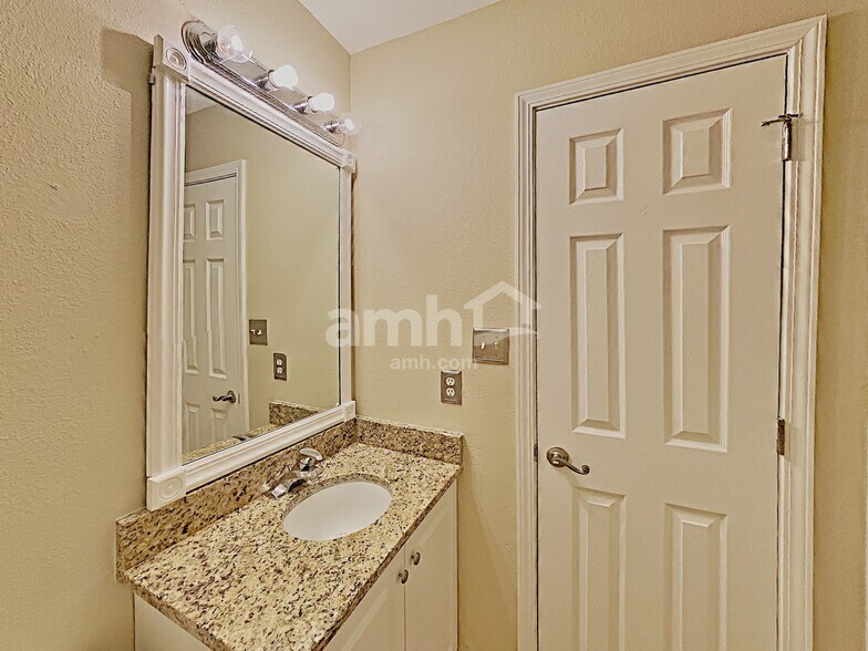 Building Photo - 10206 Orchard Grass Ct