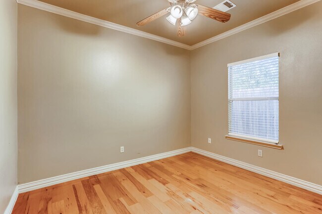 Building Photo - 2113 Thrasher Ln