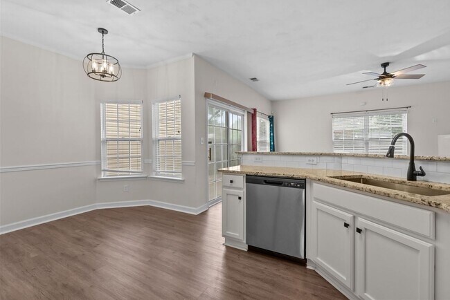 Building Photo - Beautiful 2-Bedroom, 2.5-Bath condo for Rent in Virginia Beach