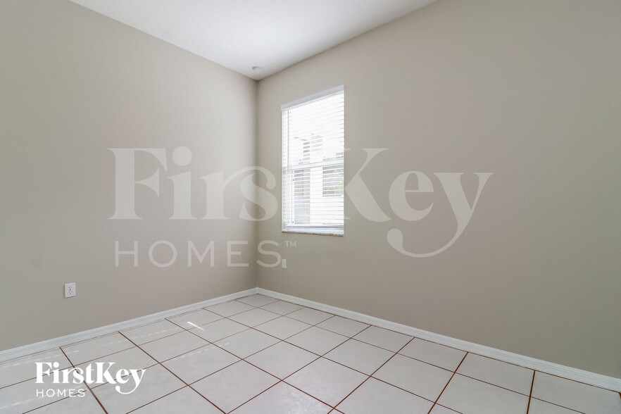 Building Photo - 11805 Cliffwood Ct