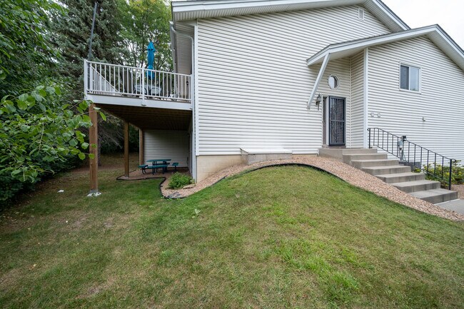 Building Photo - 407 Wood Way