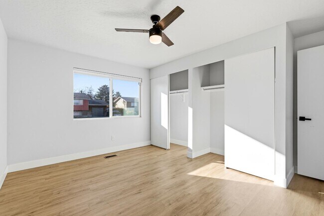 Building Photo - 5210 Woodledge Ave