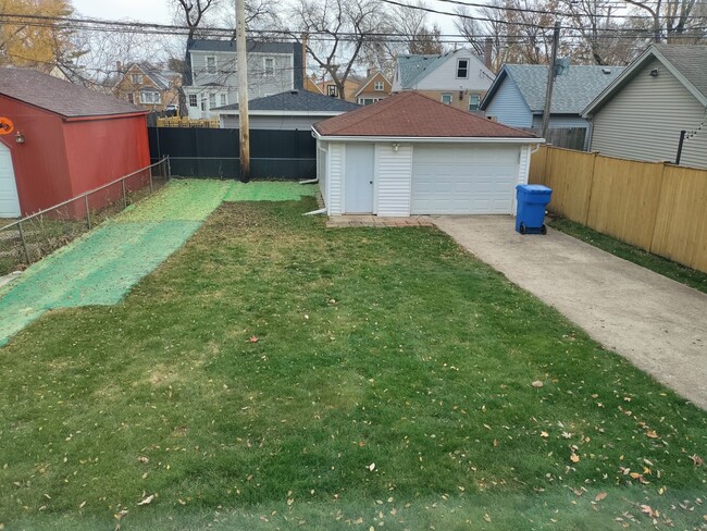 Building Photo - 10455 S Spaulding Ave