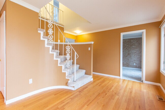 Building Photo - 3535 Balfour Dr