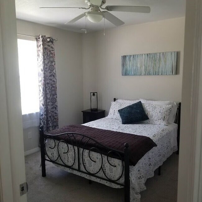 Building Photo - Beautifully Furnished 3-Bedroom Pool Home
