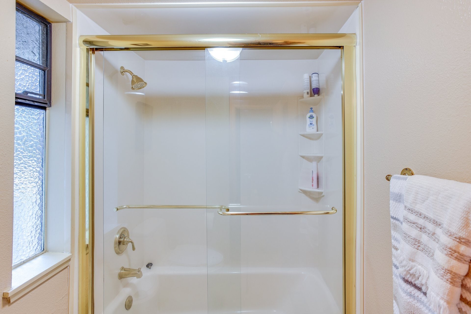 Shower and bath - 26332 135th Ave SE