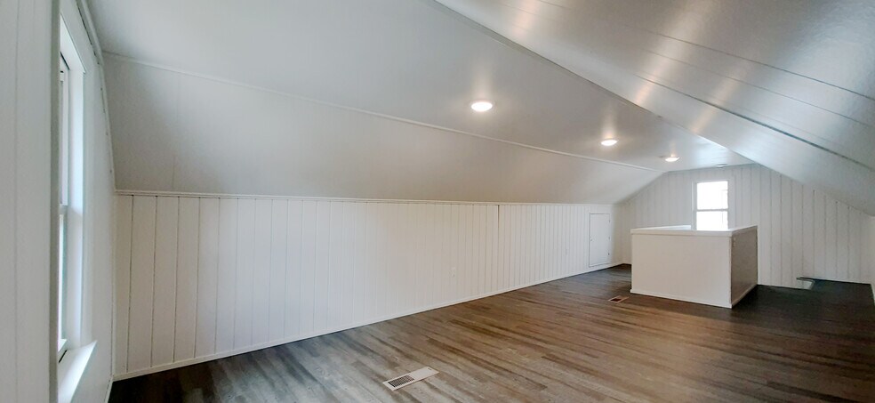 Building Photo - 207 14th Ave. NE