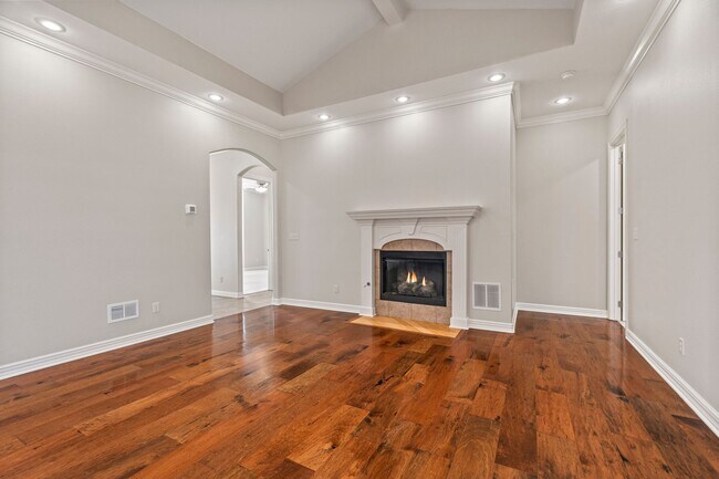 Building Photo - 66 Jeffrey Way