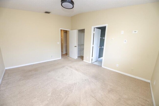 Building Photo - 6006 Plum Isle Way