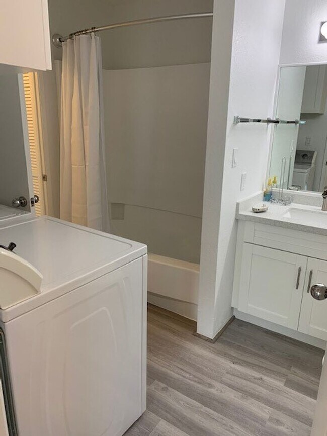 Building Photo - Haiku Point Townhouse - Ground floor 2 bedroom, 1 bath with 2 parking!