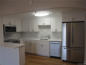 Building Photo - 123 Mamaroneck Ave