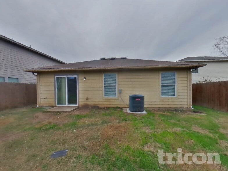 Building Photo - 2726 Candle Ridge Dr