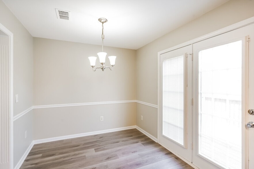 Building Photo - 1476 Priestshore Bay