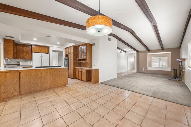 Building Photo - 3-Bed, 2-Bath Single-Family Residence With...
