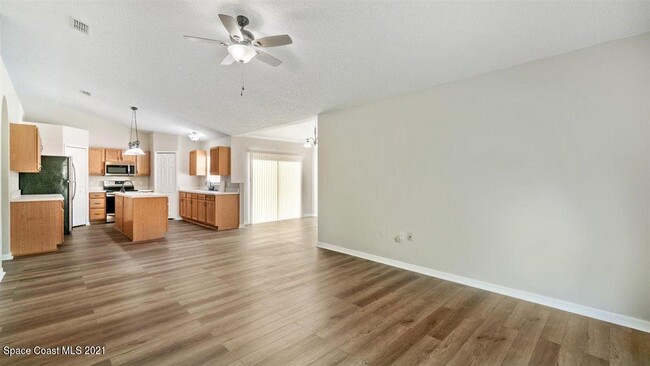 Building Photo - 494 Paigo St SE
