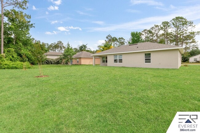 Building Photo - FULLY FENCED 3/2/2 IN DESIRABLE QUAIL HOLLOW