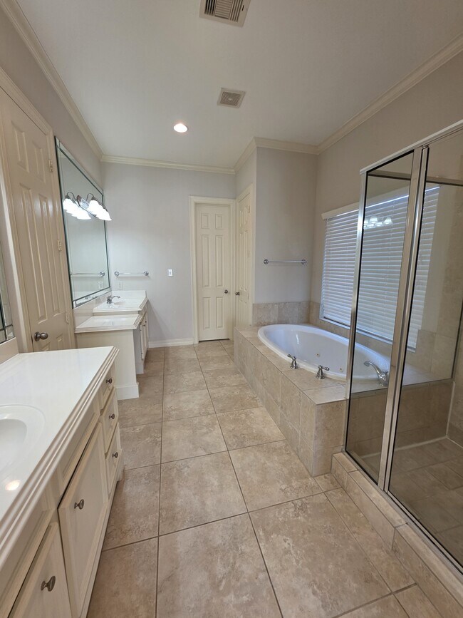 Building Photo - 7006 Paxton Ct