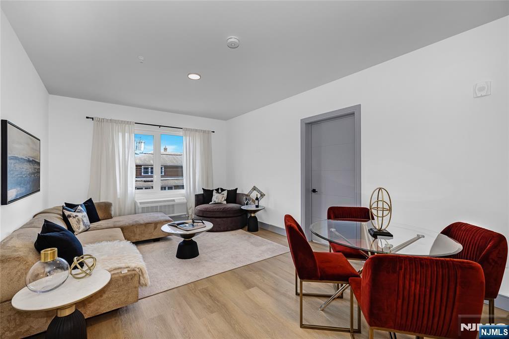 Building Photo - 1435 10th St