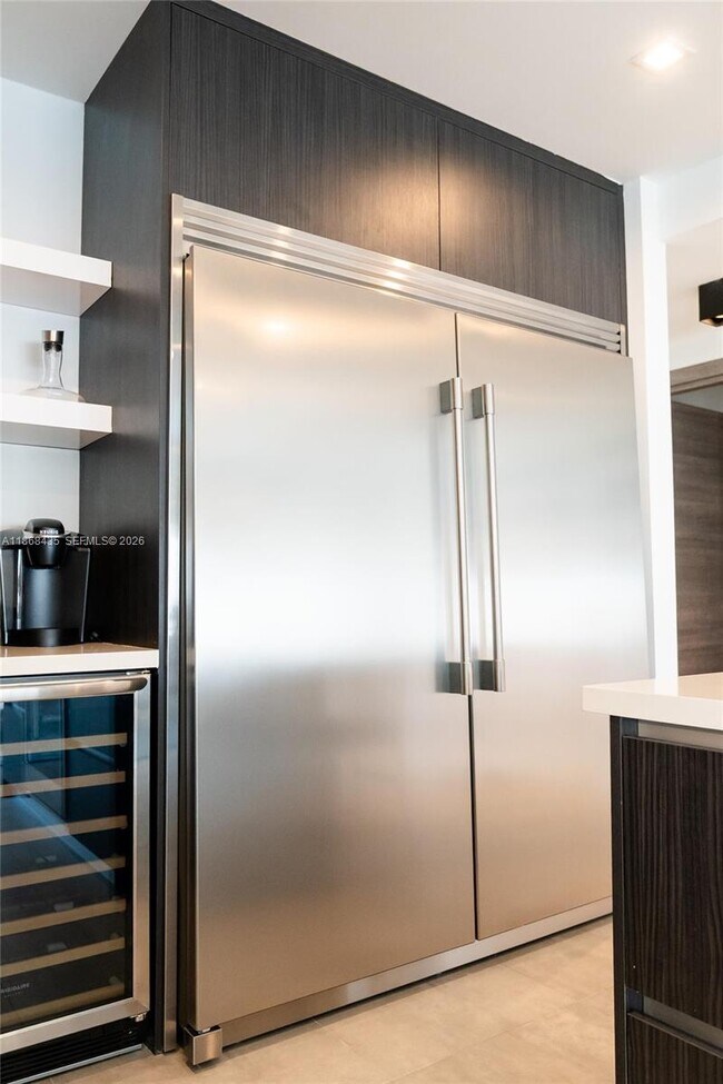 Building Photo - 1930 Bay Dr