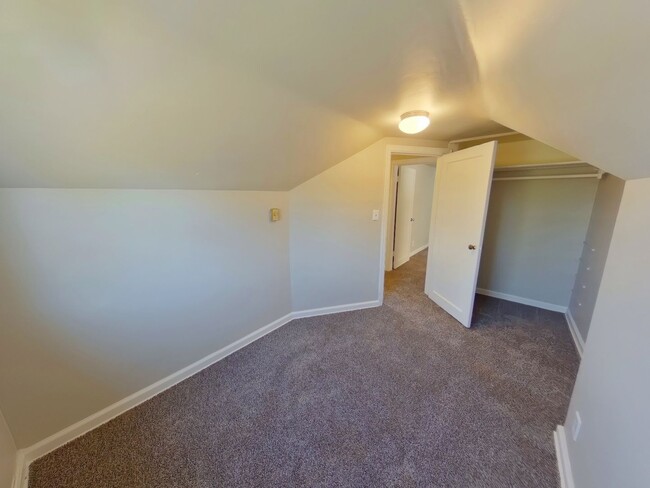 Building Photo - Updated 4 bedroom in South Eugene
