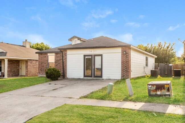 Building Photo - 3003 John Porter Dr