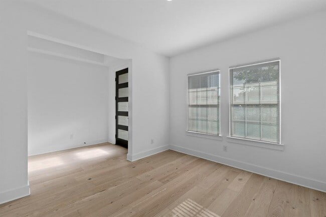 Building Photo - 1325 Castalo Ln