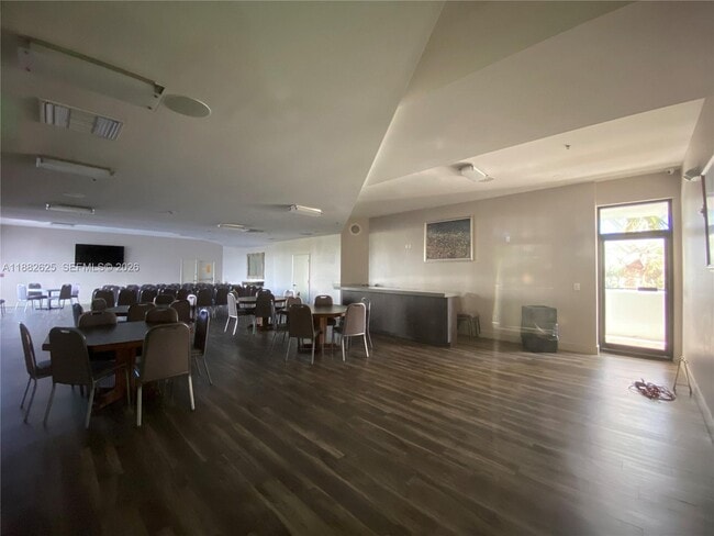 Building Photo - 20515 E Country Club Dr