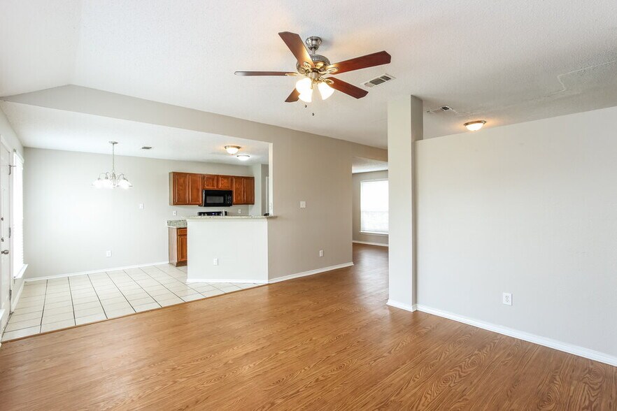 Building Photo - 2717 Bent Brook Dr