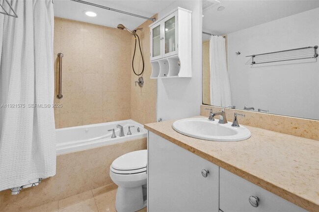 Building Photo - 19900 E Country Club Dr