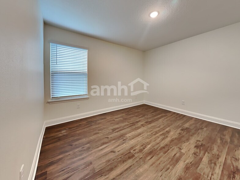 Building Photo - 497 Onate Cir