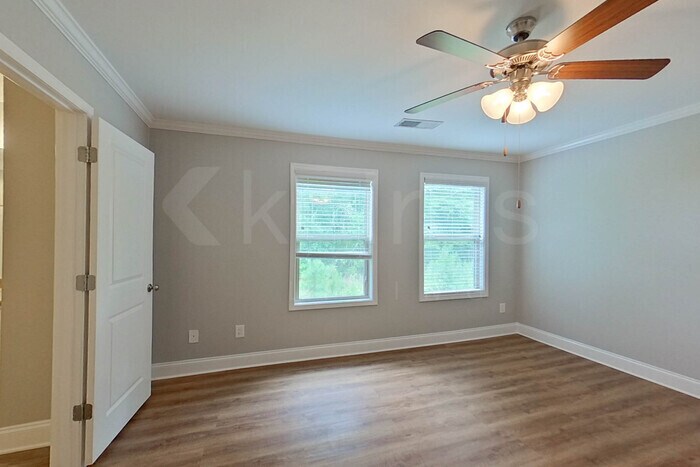 Building Photo - 215 Orchard Ln