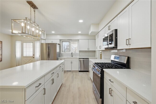 Building Photo - 33115 Ledge Hill Dr