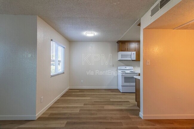 Building Photo - 4332 Pacific Ave